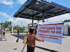 Le prix de l'essence atteint 4 dollars le gallon aux États-Unis, au plus haut depuis 2022