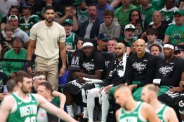 Play-offs NBA: Boston et Cleveland mènent 2-0, Houston recolle à Golden State