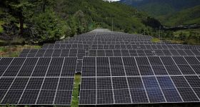 Au Bhoutan, le solaire gagne du terrain