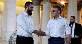 Damas accueille Emmanuel Macron