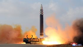 La Corée du Nord a procédé à un essai de missiles de croisière avant la visite de Trump au Sud