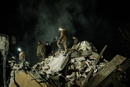 Lourdement bombardée, l'Ukraine repousse un assaut contre Bakhmout