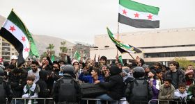 Damas : les Syriens célèbrent une nouvelle ère