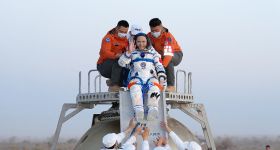 Les astronautes de Shenzhou-21 rentrent sur Terre après une mission spatiale prolongée
