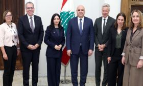 Aoun appelle à la fin des frappes israéliennes et réaffirme l’attachement du Liban aux solutions diplomatiques