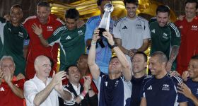 Les légendes du football réunies avant le choc Argentine-Espagne
