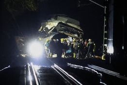 France: un TGV percute un poids lourd, un mort et deux blessés en urgence absolue