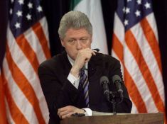 Bill Clinton passe au gril sur ses liens de proximité avec Epstein
