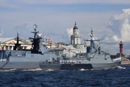 Nuées de drones d'attaque ukrainiens et russes, des navires russes ciblés