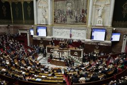 France: la bataille parlementaire autour du budget démarre lundi