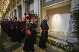 Les cardinaux doivent arrêter le calendrier du conclave pour élire un nouveau pape