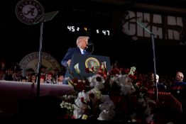Iran: Washington espère de nouvelles discussions mais Trump accentue la pression