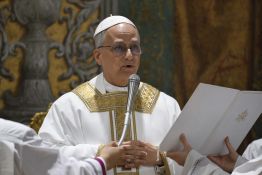 Léon XIV déplore le recul de la foi lors de sa première messe