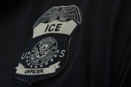 Attaque contre un centre de rétention pour migrants au Texas: deux détenus tués, un blessé 