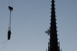 Notre-Dame retrouve sa première statue d’apôtre restaurée