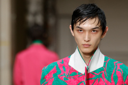 Julian Klausner signe son premier défilé homme pour Dries Van Noten à la Fashion Week de Paris