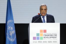 Algérie: limogeage du Premier ministre Nadir Larbaoui