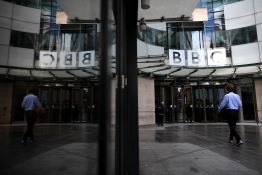 Le président de la BBC s'excuse auprès de Trump et rejette toute accusation de diffamation