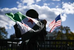 Pour de nombreux Syriens, la visite de Chareh à Washington marque «un nouveau départ»
