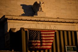 Fed: les taux restent gelés mais un tour de vis n'est pas exclu à l'avenir