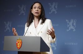 Accord pétrolier avec les États-Unis: le Venezuela a «besoin de plus que de l'argent», déclare la Prix Nobel Machado
