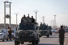 Syrie: l’armée accorde un nouveau délai aux civils pour fuir une zone sous contrôle kurde