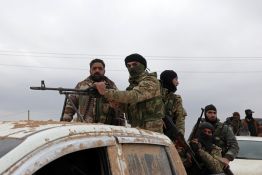 Damas déploie des roquettes et des milliers de soldats à la frontière libanaise