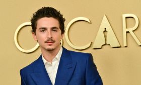 En promo en France, Timothée Chalamet porte «Marty Supreme» avec ambition et style