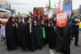 Le pouvoir iranien, sous pression américaine, célèbre l'anniversaire de la Révolution islamique