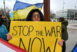 Ukraine : Russes, Ukrainiens et Américains discutent à Genève, des conseillers européens sur place