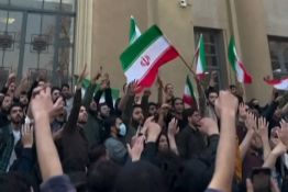 Avec la mort de Khamenei, la République islamique d'Iran renvoyée dans «les poubelles de l'Histoire», dit le fils du chah