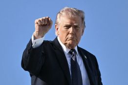 Trump change de ton en évoquant des «négociations» avec un «haut dirigeant» iranien