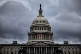 États-Unis–Iran: le Congrès approuve un texte ordonnant la fin de la guerre contre l'Iran