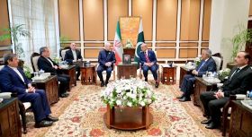 Iran: le ministre des Affaires étrangères s'entretient avec le chef de l'armée pakistanaise