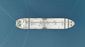 Trois pétroliers iraniens sont sortis mercredi du Golfe par Ormuz avec 5 millions de barils, les premiers depuis le blocus