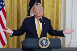 Trump déplace une réunion de son gouvernement de Camp David à la Maison Blanche