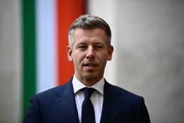 Peter Magyar arrive au pouvoir avec la promesse d'un changement de régime