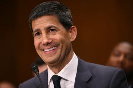 États-Unis: le Sénat valide la nomination de Kevin Warsh à la tête de la Fed
