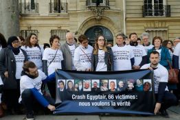 Dix ans après le crash d'Egyptair, la perspective d'un non-lieu indigne les familles