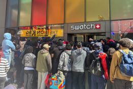 L'opération de vente de montres Swatch-Audemars Piguet tourne au chaos