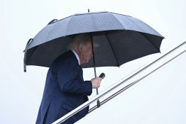 Trump confirme qu'il ratera le mariage de son fils alors que les négociations avec l'Iran continuent