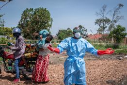 La RDC, frappée par Ebola, fait face à un «choc catastrophique entre maladie et conflit», selon le chef de l’OMS