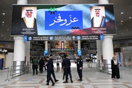 L'aéroport du Koweït touché par des attaques attribuées à l'Iran, le trafic suspendu