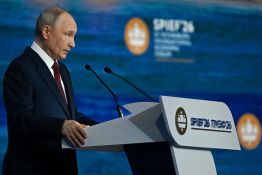 Au «Davos russe», Poutine minimise les difficultés économiques de son pays
