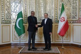 Un ministre pakistanais en Iran après le report de pourparlers Téhéran/Washington en Suisse