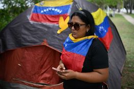 Venezuela: des proches de prisonniers politiques s'installent devant l'ambassade américaine
