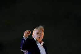 Trump a gagné environ 1,2 milliard de dollars dans les cryptomonnaies en 2025