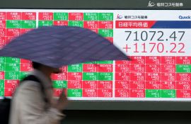 Pourparlers irano-américains: le pétrole rechute, le dollar se raffermit face au yen