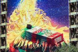À Téhéran, les préparatifs pour les funérailles de Khamenei battent leur plein