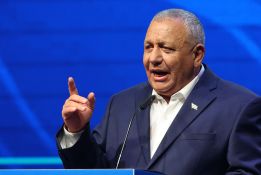 Israël: l'ancien chef de l'armée Gadi Eizenkot, concurrent de Netanyahou, lance sa campagne électorale